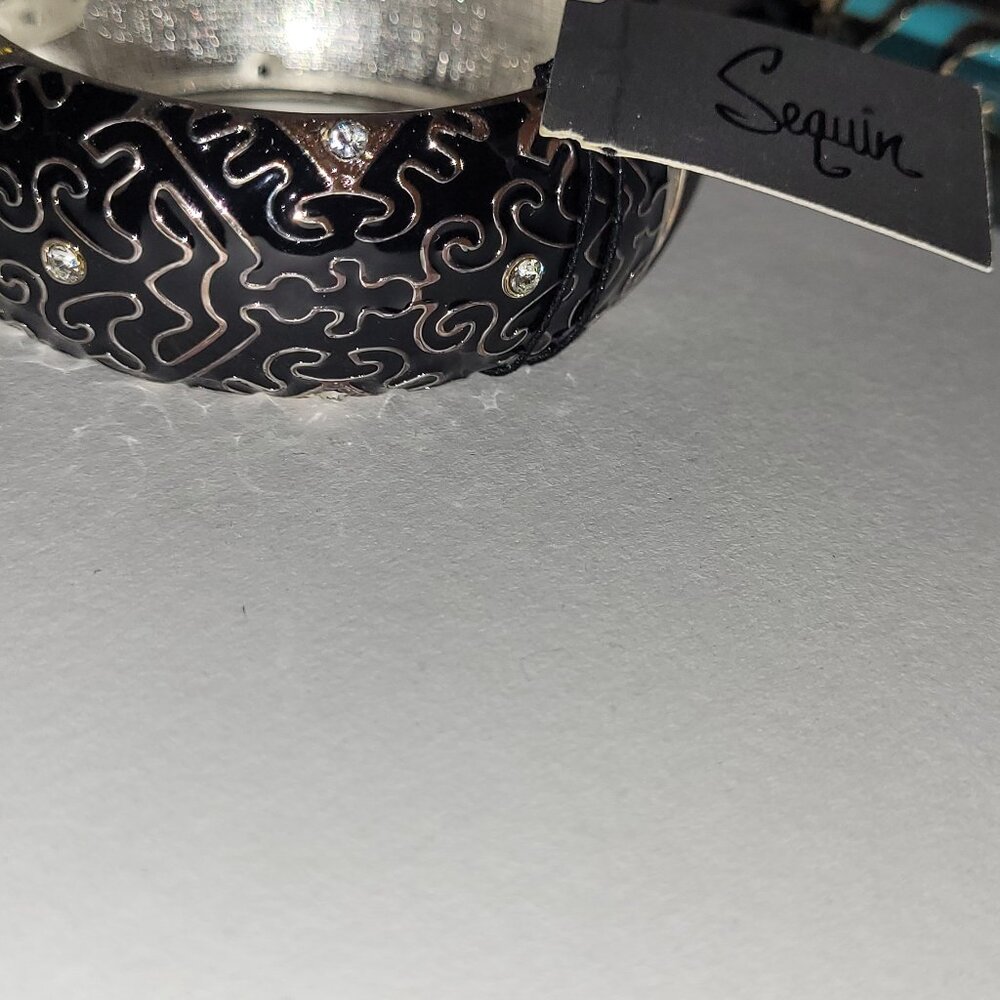 3 Bangle Bangles Sequin Saks 5th Ave Black Green White Bracelet - Picture 5 of 10